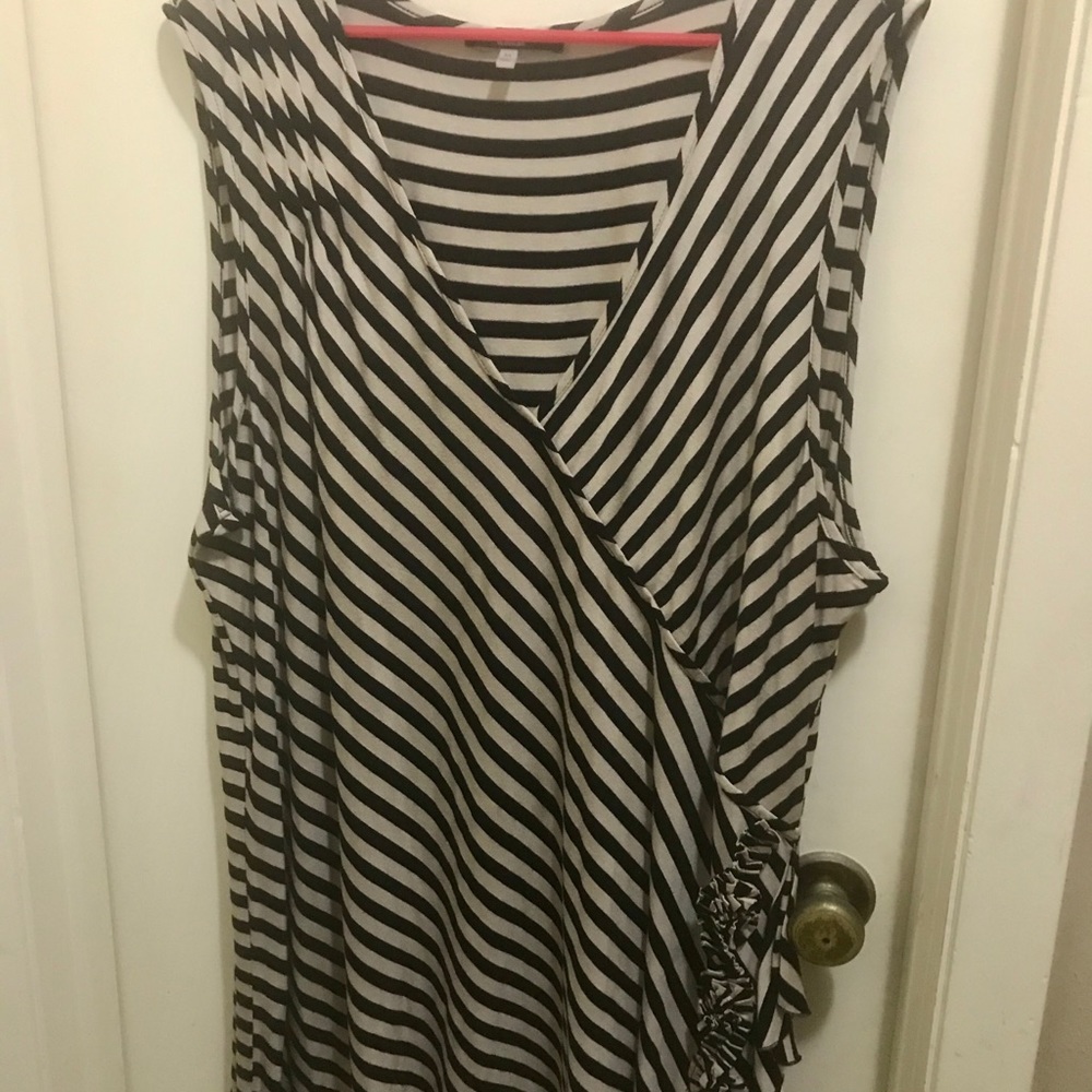 Women’s plus business casual top.